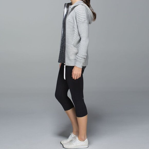 NEW Lululemon Seamlessly Street Crop Leggings in Black size 4 - Picture 4 of 12